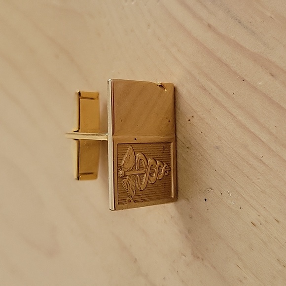 Vintage Dermik Goldtone Medical Symbol Cufflinks - Picture 4 of 4
